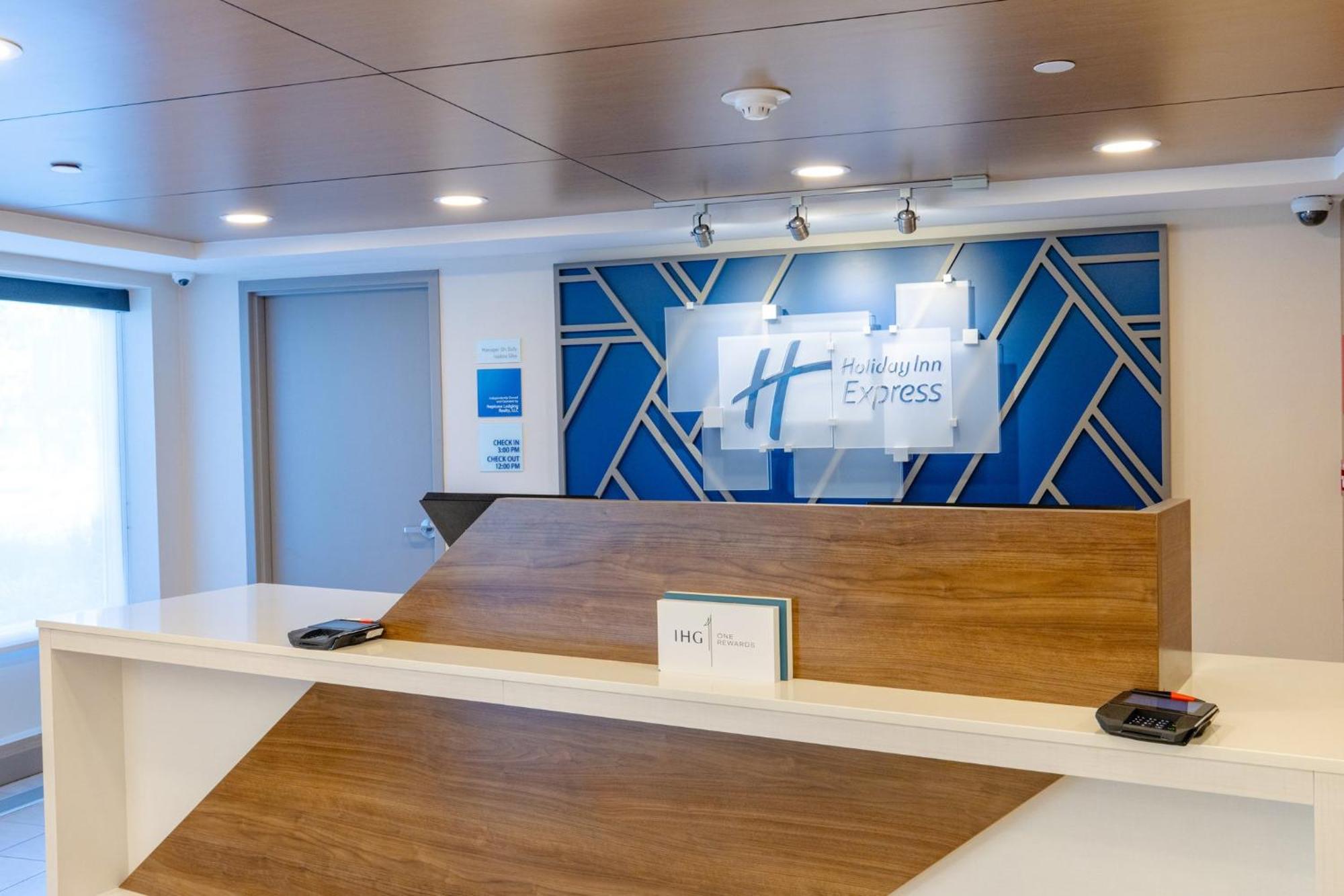 Holiday Inn Express - Neptune By Ihg Exteriér fotografie