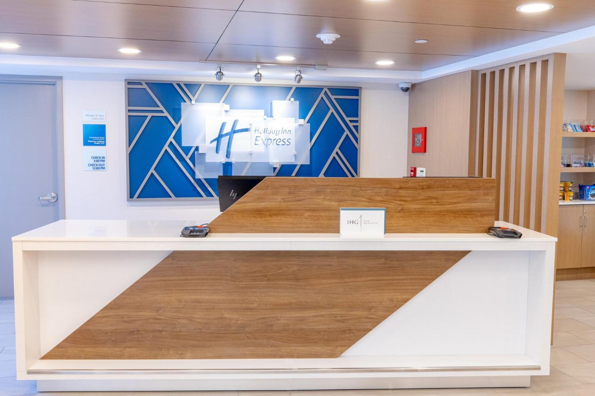Holiday Inn Express - Neptune By Ihg Exteriér fotografie